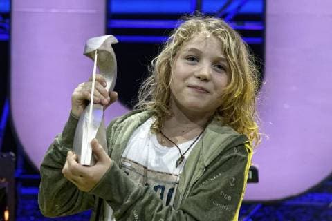 Your song the anniversary finale Elected the songwriter of the year 2018 Format of the ZDF for the childrens channel KIKA After announcing the vote from which the ten-year-old Jonah from Dusseldorf emerged victorious plays this in a jubilant mood the winners title to the conclusion again The title of the winners title is I would like no