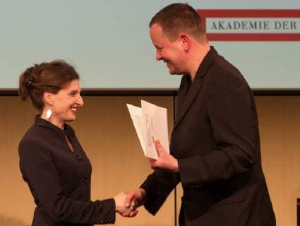 Art Prize 2018 Award Ceremony of the Jubilee Foundation 1848 1948 on 18 03 2018 in the Academy of Arts Berlin Daniela Danz LIteratur left at the award ceremony by Klaus Lederer Senator for Culture and Europe
