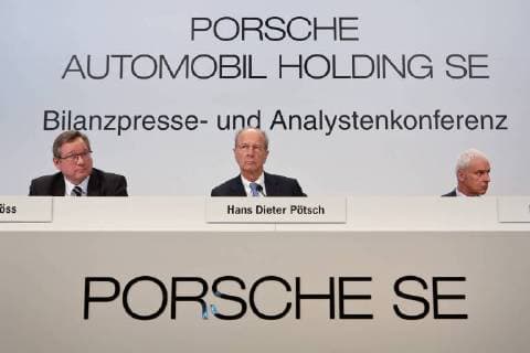 20 03 2018 Stuttgart DEU Annual Report Press Conference of Porsche Automobil Holding SE Manfred Doess Member of the Executive Board Porsche SE Hans Dieter Poetsch Chief Financial Officer Porsche SE and Matthias Mueller Chairman of the Executive Board Porsche SE
