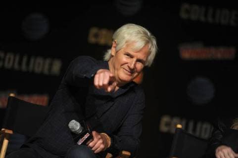 NEW YORK, NY - OCTOBER 08: Chris Carter speaks onstage at The X-Files panel during 2017 New York Comic Con -Day 4 on October 8, 2017 in New York City...People: Chris Carter. Manhattan United States Of America - ZUMAs214 20090329_zba_s214_012 Copyright: xSMGx