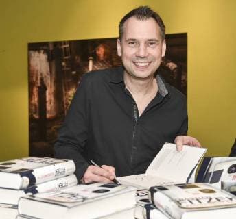 Sebastian Fitzek presents his book Flugangst 7A and Jey Jey Glünderling his book Marktschreier on Saturday 07 04 2018 in the Erzhalle in Weltkulurerbe Völklinger Hütte bub