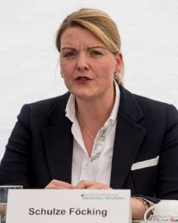Christina Schulze Föcking Minister for the Environment and Agriculture of North Rhine-Westphalia politician CDU photo opportunity NRW Minister of Agriculture Schulze Föcking at the local meeting optimally utilize farm fertilizer and close nutrient cycles Politics 18 04 18 Neuss NRW Germany Farm Königs Copyright: xcdnx