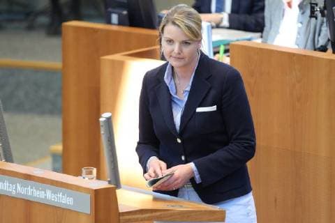 Christina Schulze Föcking Minister for the Environment and Agriculture of the State of North Rhine Westphalia Politician CDU at the lectern 25 Plenary session Landtag Nordrhein Westfalen Dusseldorf 26 04 18 Düsseldorf NRW Germany Landtag Nordrhein Westfalen Copyright: xcdnx