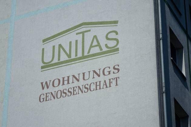 Advertisement of Unitas Wohnungsgenossenschaft Advertisement of Unitas Wohnungsgenossenschaft 29 04 2018 Leipzig Saxony On one of the facades of the house there is an advertisement for the Housing Cooperative Unitas eG