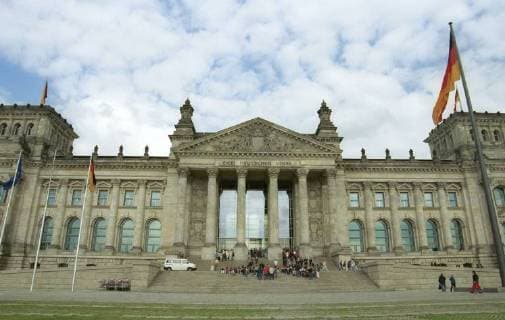 On the Reichstag building in Berlin on 22 05 2003 German and European flags are erected The building was built in the style of the Italian High Renaissance from 1884 to 1894 and until the fire in 1933 the German Reichstag came together. At the end of World War II in 1945 the building was almost completely destro