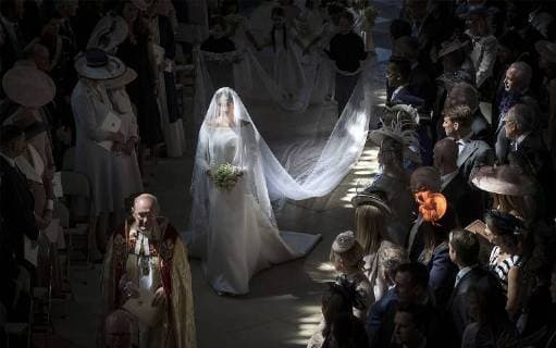 May 19, 2018 - Windsor, GREAT BRITAIN - Meghan Markle walks down the aisle as she arrives for her wedding ceremony to Britain s Prince Harry at St. George s Chapel in Windsor Castle in Windsor, near London, England, Saturday, May 19, 2018. Windsor GREAT BRITAIN - ZUMAp124 20180519_zaa_p124_506 Copyright: xDannyxLawson Poolx