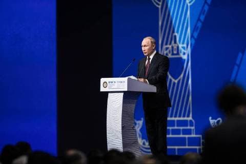(180526) -- BEIJING, May 26, 2018 -- Russian President Vladimir Putin addresses the 22nd St. Petersburg International Economic Forum in St. Petersburg, Russia, May 25, 2018. ) (nxl) Xinhua Headlines: World leaders call for trust economy at Russian economic forum WuxZhuang