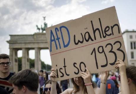 Anti Afd demonstration in Berlin Several thousand demonstrators moved to the Brandenburg Gate to demonstrate against the AfD demo Berlin 27 05 2018 Berlin Germany Copyright: xThomasxImo photothek.netx