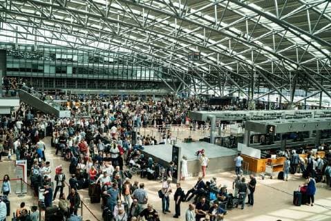 Passagiere were asked to leave the terminal Hamburg Airport blocked due to power failure Hamburg Hamburg Germany