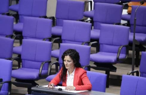 Cansel Kiziltepe SPD Germany Berlin Bundestag 40 session Amendments to the Political Parties Act Family Reunification to subsidiary Beneficiaries 15 06 2018