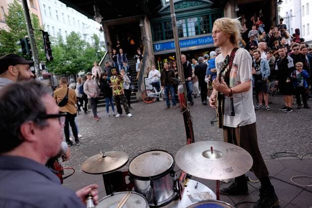 Fete de la musique in Berlin Musicians in front of the underground station Eberswalder Strasse in Berlin Prenzlauer Berg snapshot photography xK M Krause
