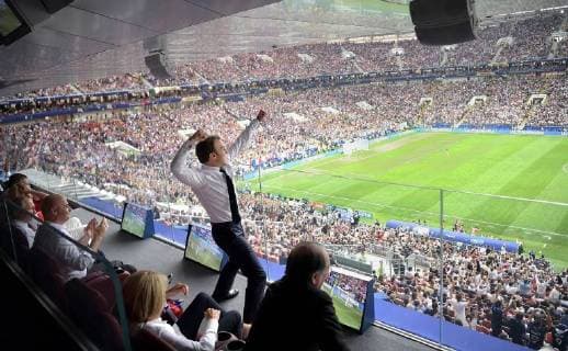 Entertainment Themen der Woche Entertainment Bilder des Tages July 15, 2018 - Moscow, Russia - French President Emmanuel Macron celebrates a French goal during the 2018 FIFA World Cup Final at Luzhniki stadium July 15, 2018 in Moscow, Russia. France defeated Croatia 4-2. Moscow Russia - ZUMAp138 20180715_zaa_p138_005 Copyright: xKremlinxPoolx