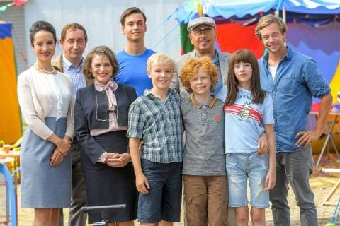 Stephanie Stumpf Thorsten Merten Teacher Flickendorf Katharina Thalbach School Principal Louis Held Physical Education Teacher Tilman Döbler Alfons Zitterbacke Wolfgang Stumph Grandpa Klausner Leopold Ferdinand Schill Lisa Moell and Tobias Krell Checker Tobi filming Alfons Zitterbacke The feature film produced by X Filme and MDR at Avi