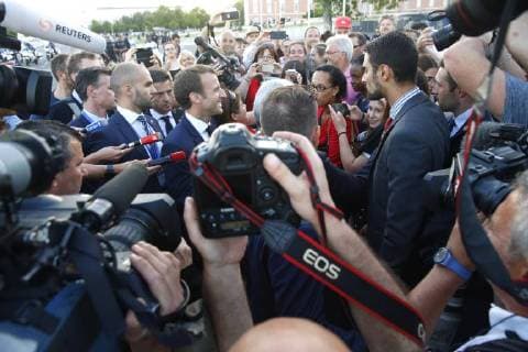 French President Emmanuel Macron visits the Commerce Square as part of the Energy Interconnections Summit, in Lisbon, Portugal, 27 July 2018. Stars of the Interconnections Summit in Lisbon !ACHTUNG: NUR REDAKTIONELLE NUTZUNG!  Copyright: xJ.P.Gandulx LIS24 20180727-636683294412992564