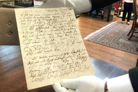 A handwritten letter from Friedrich Schiller auctioned the Stuttgart auction house Eppli on 23 or 24 11 18 for a good cause Photo of 21 08 18 in the auction house Copyright: epd-bild MarcusxMockler EDITORIAL USE ONLY