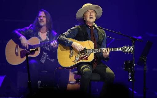 Marius Mueller Westernhagen MTV Unplugged Tour Singer Marius Mueller Westernhagen and bassist Jack Daley at the MTV Unplugged Tour concert by Marius Mueller Westernhagen at the Mercedes Benz Arena in Berlin on 24.08.208 Berlin Berlin Germany Mercedes Benz Arena