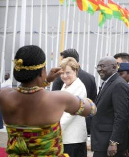 Chancellor Angela Merkel CDU with dancers greeting at the airport in Accra Ghana 30 08 2018 Accra Ghana Copyright: xUtexGrabowskyx xphotothek.netx