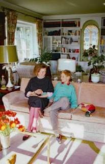 von Preußen Prinzessin Donata von Preußen mit Sohn Georg Friedrich, Prinz von Preußen, in Fischerhude, Deutschland 1986. Princess Donata of Prussia with her son Georg Friedrich, Prince of Prussia, at Fischerhude, Germany 1986. Copyright: WolfgangxKühn UnitedArchives100572