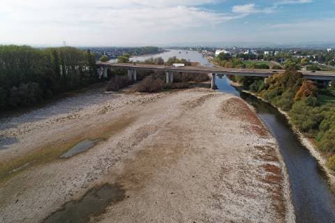 Low water Rhine arm between Bendorf and the island grass value low water DJI_0012.JPG