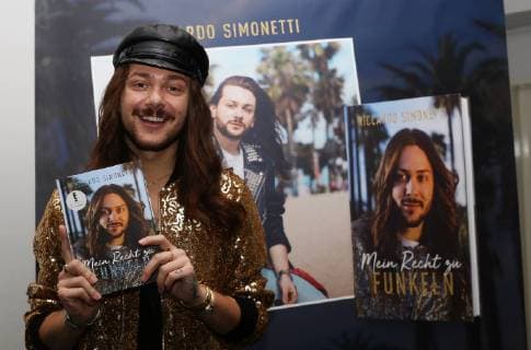 10 10 2018 xcex Germany Frankfurt Bookfair Bookfair Press Conference Blogger and TV Face Riccardo Simonetti presents his book My Right to Sparkle at the Frankfurt Bookfair Picture shows Riccardo Simonetti CE