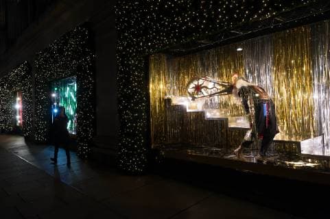 October 18, 2018 - London, London, UK - London, UK. A women walk past a Selfridges department store Christmas festive window display with a Selfridges Rocks Santa theme. It is the first department store in the world to unveil Christmas windows. London UK - ZUMAl94_ 20181018_zaf_l94_002 Copyright: xRayxTangx