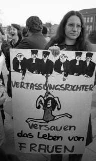 Die Frauenproteste gegen $ 218 1975 DEU, Deutschland, Bonn: Die Frauenproteste der SPD, DGB und DKP gegen den Abtreibungsparagraphen 218 am 26.2.1975 in Bonn. DEU, Deutschland, Bonn: The women s protests of the SPD, DGB and DKP against the abortion paragraph 218 on 26.2.1975 in Bonn. NRW