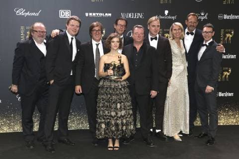 Liv Lisa Fries Peter Kurth and Lars Eidinger with cast and team from Babylon Berlin at the 70 Bambi Award 2018 at the Stage Theater am Potsdamer Platz Berlin 16 11 2018 Foto:xA.xBuggex xFuturexImage