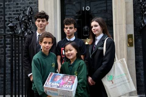 November 19, 2018 - London, United Kingdom - A group of school children are seen holding a petition by the Child War before handing it to the Prime Minister..The petition is a Learn to live campaign which urges the British Prime Minister Theresa May and other world leaders to better support the mental health and the emotional needs of the children affected by conflict. Even when children escape the bombs, the trauma of war can stay with them for years. London United Kingdom - ZUMAs197 20181119_zaa_s197_038 Copyright: xDinendraxHariax