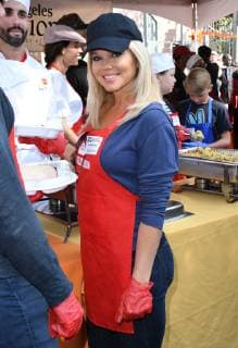 21 November 2018 - Los Angeles, California - Donna D Errico. 2018 LA Mission Thanksgiving held at LA Mission. Photo Credit: Birdie Thompson AdMedia 232620 2018-11-21 CA Los Angeles Etats-Unis  Copyright: xAdMediax STAR_232620_331