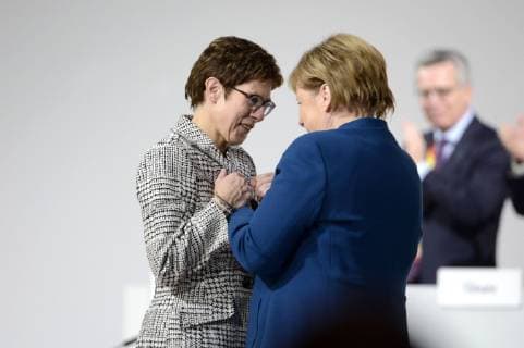Annegret Kramp Karrenbauer and Angela Merkel at the 31st CDU Party Congress at the Hamburg Messe Hamburg 07 12 2018 Foto:xJ.xKrickx xFuturexImage