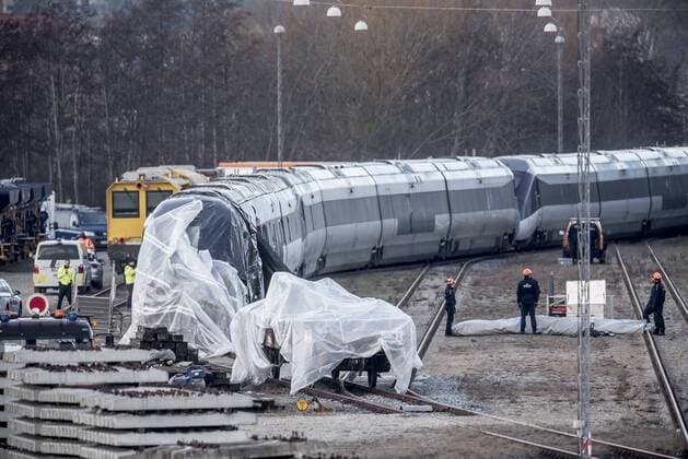 The train from the accident keeps track of Nyborg after a train accident on the Storebaeltsbroen Reportage the following day from Nyborg Thursday, January 3, 2019 Eight people were killed and 16 were injured in the train accident where a passenger train was hit by parts from a freight train on the Great Belt bridge Copenhagen Denmark, detectedSourceLanguage  Copyright: RitzauxScanpix MadsxClausxRasmussenx cop106 spdk20190103-141457-L