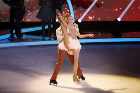 Desiree Nick and Alexander Gazsi in the 1 live broadcast of the Sat 1 Show Dancing on Ice in the MMC Studios Cologne 06 01 2018 Foto:xC.xHardtx xFuturexImage