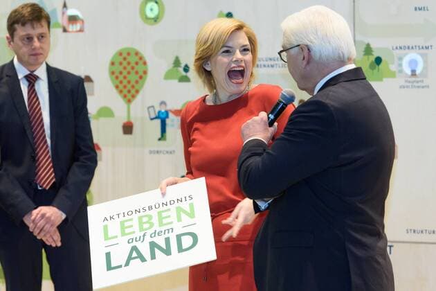 Berlin Steinmeier at the Green Week Germany Berlin 23 01 2019 Federal President Frank Walter Steinmeier and Julia Klöckner Federal Minister of Agriculture CDU on a tour of the International Green Week 2019 in the exhibition area Lust aufs Land in Hall 4 2 The picture shows the Federal President and Julia Klöckner at the stand of the Federal Ministry of Food a