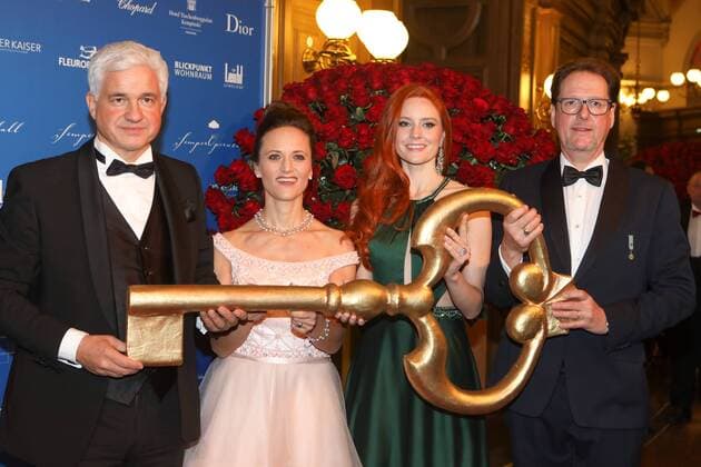 In the picture from left to right Ball boss Hans Joachim Frey Trixi Steiner Barbara Meier Peter Theiler Dresden 14 SemperOpernBall Fascination Dresden Dreams come true