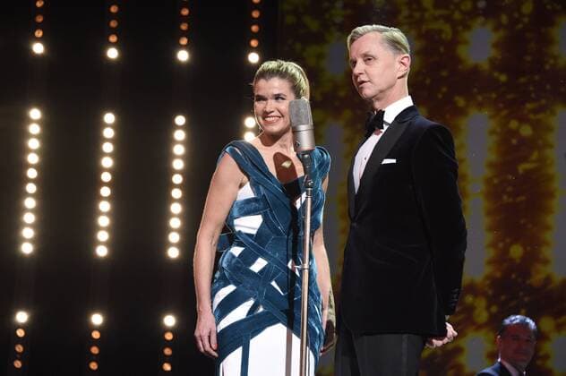 Anke Engelke and Max Raabe attending the festival opening with the The Kindness of Strangers premiere at the 69th Berlin International Film Festival Berlinale 2019 at Berlinale Palace on February 7 2019 in Berlin Germany Foto:xN.xKubelkax xFuturexImage