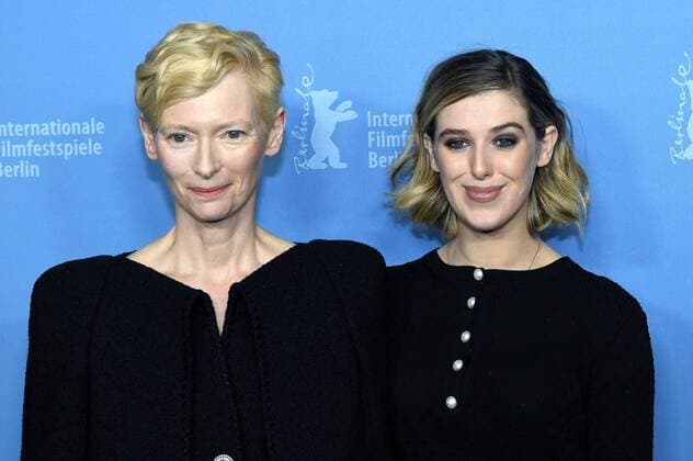 Tilda Swinton with daughter Honor Swinton Byrne attending the The Souvenir premiere at the 69th Berlin International Film Festival Berlinale 2019 at Zoo Palace on February 12 2019 in Berlin Germany Foto:xC.xNiehausx xFuturexImage