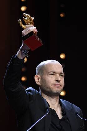 Nadav Lapid winner of the Golden Bear for Best Film for Synonyms poses at the closing ceremony during the 69th Berlin International Film Festival Berlinale 2019 at Berlinale Palace on February 16 2019 in Berlin Germany Foto:xN.xKubelkax xFuturexImage