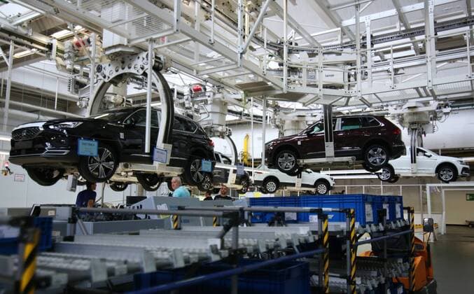 Wolfsburg Lower Saxony Wolfsburg 01 03 2019 WV Werk Feature Department Hall 8 Assembly VW Touran VW Tiguan Seat Taracco Seat assembly Steering wheel installation Airbag installation