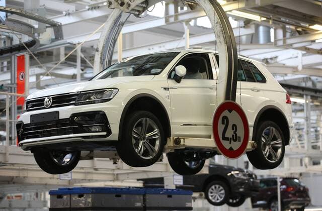 Wolfsburg Lower Saxony Wolfsburg 01 03 2019 WV Werk Feature Department Hall 8 Assembly VW Touran VW Tiguan Seat Taracco Seat assembly Steering wheel installation Airbag installation