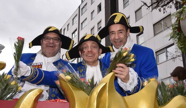 Elton l r Bernhard Hoecker and Kai Pflaume l r as carnivalists at the traditional Rosenmontagszug in Cologne recorded on 04 03 2019