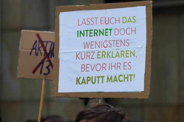 Hanover Demo for Free Internet against EU Copyright Reform Article 13 in front of the CDUs regional office in Lower Saxony