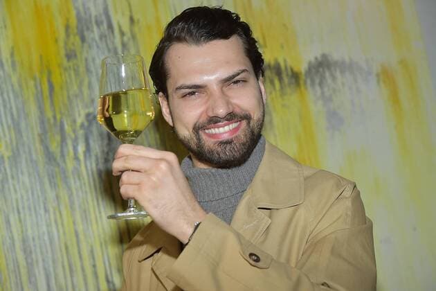 Jiimi Blue Ochsenknecht Wine tasting jimi Blue Ochsenknecht jimi Blue Ochsenknecht Tasting of his first wine named Horizont in rose a cuvee of currant and mint in cooperation with the winery Hinterbichlerin Berlin 06 03 2019