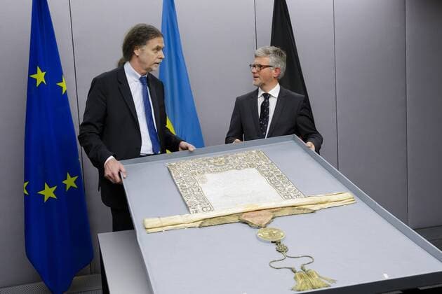 Walter Lindner State Secretary of the Foreign Office hands over a tsars certificate to Andrij Melnyk Ambassador of Ukraine to Germany Berlin 14 03 2019 Berlin Germany Copyright: xThomasxTrutschelx