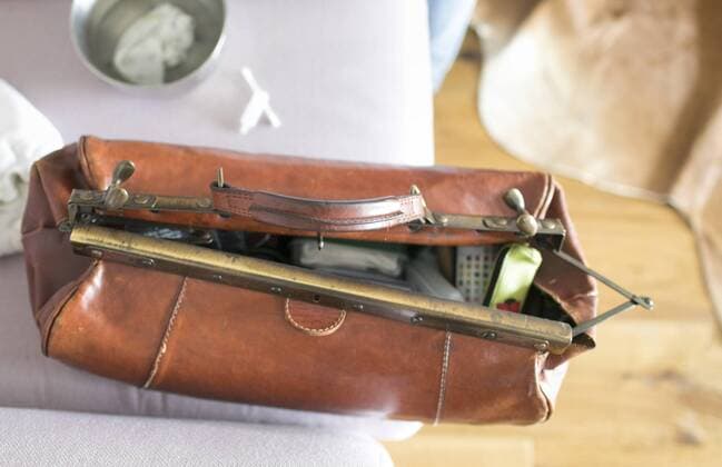 Suitcase of a midwife during aftercare Bonn 18 03 2019 Bonn Germany Copyright: xUtexGrabowskyx xphotothek.netx