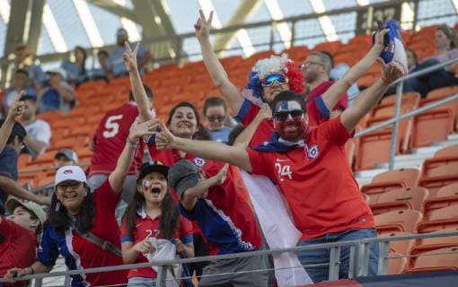 Football United States vs Chile Friendly match 2019 Chile fans cheer before the friendly match against United States at BBVA Compass Stadium Houston Texas 26 03 2019 Mexsport Photosport Football United States vs Chile Friendly match 2019 Chile s fans cheer before the friendly match against United States at BBVA Compass Stadium Houston Texas 26 03 2019 Mexsport Photosport Houston United States A Copyright: MEXSPORT PHOTOSPORT