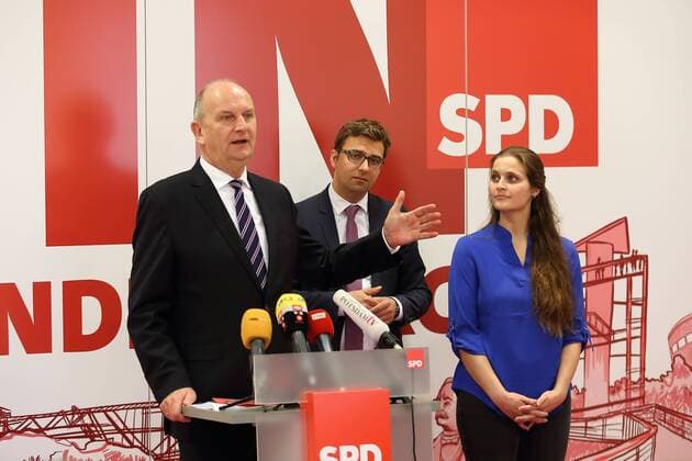 Prime Minister Dietmar Woidke SPD Secretary General Erik Stohn SPD and Maja Wallstein SPD possible successor v l during a press conference on the incident involving Brandenburg SPDs European candidate Simon Vaut Regine Hildebrandt Haus Potsdam 27 March 2019 PK of Brandenburg SPD on Simon Vaut
