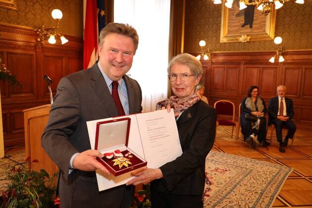 Golden Medal of Honor to Barbara Frischmuth Vienna City Hall 09 04 2019 Michael LUDWIG Barbara FRISCHMUTH