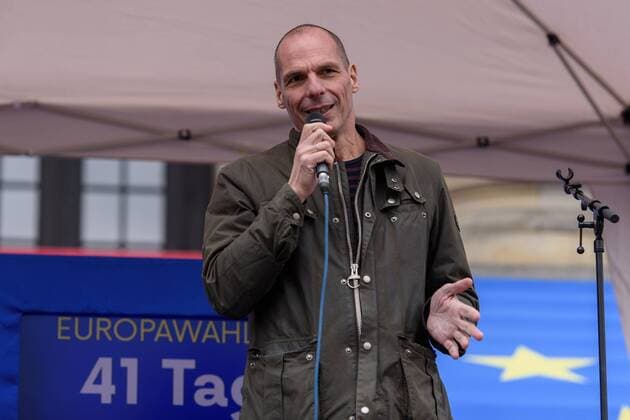 Berlin Pulse of Europe Germany Berlin 14 04 2019 Pulse of Europe rally under the motto For the preservation of the European Union at the Gendarmenmarkt in Berlin The picture shows Yanis Varoufakis, former Greek Finance Minister Top candidate DiEM25 Berlin Berlin Germany