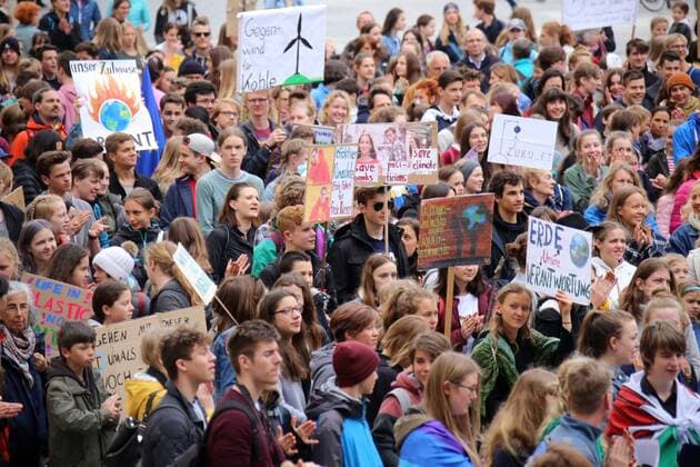 b a Fridays for future also during the school holidays Several hundred young teachers and parents gathered again during the school holidays on 26 April on Munichs Odeonsplatz to demonstrate for climate protection Photo Michael Westermann