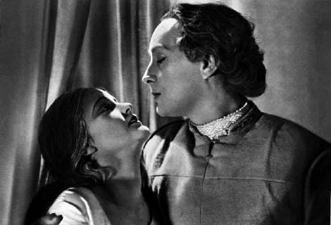 CAMILLA HORN (Gretchen), GÖSTA EKMAN (Faust) Regie: Friedrich Wilhelm Murnau aka. Faust - eine deutsche Volkssage FAUST Deutschland 1925 26 Copyright: KPA !AUFNAHMEDATUM GESCHÄTZT! Nur redaktionelle Nutzung im Zusammenhang mit dem Film. Editorial usage only and only related to the movie. Im Falle anderer Verwendungen, kontaktieren Sie uns bitte. For other uses, please contact us. UnitedArchives00666268